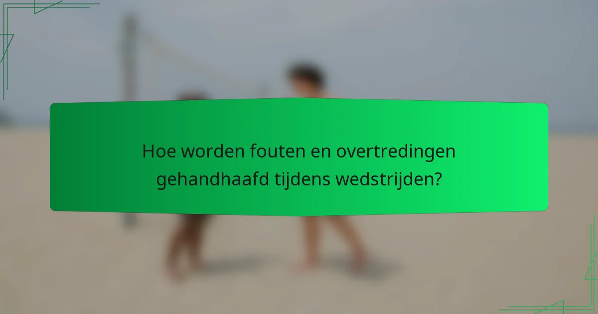 Hoe worden fouten en overtredingen gehandhaafd tijdens wedstrijden?